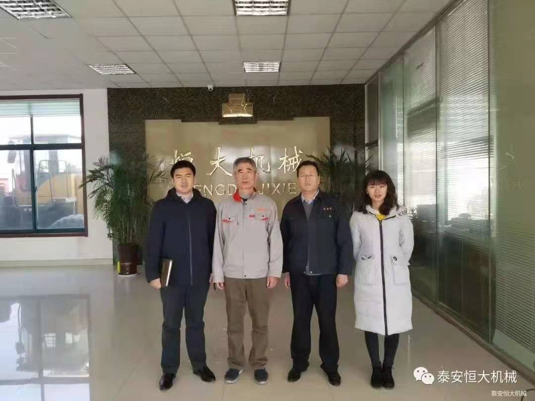 中國交通報(bào)對(duì)泰安恒大機(jī)械有限公司技術(shù)總工曹斌進(jìn)行了個(gè)人專訪 中國交通報(bào)對(duì)泰安恒大機(jī)械有限公司技術(shù)總工曹斌進(jìn)行了個(gè)人專訪